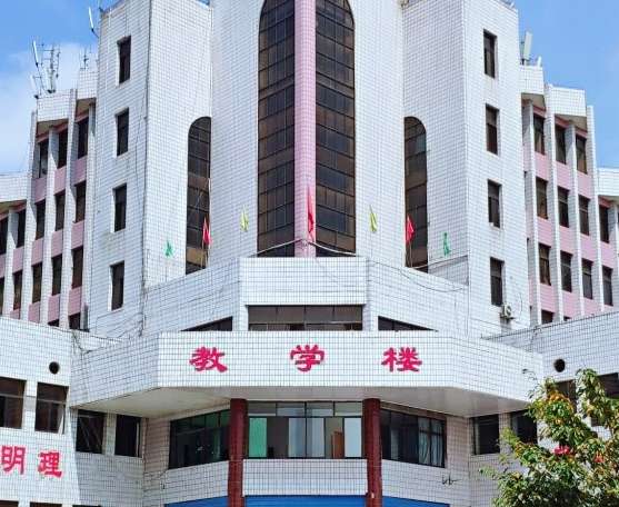 内江市东兴区宏昌职业技术雷竞技官网竞猜
2025年招生简章